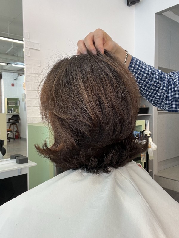 긴 얼굴형을 보완하는 레이어드 단발3