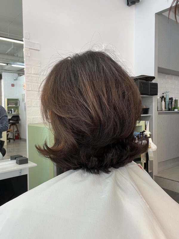 긴 얼굴형을 보완하는 레이어드 단발1