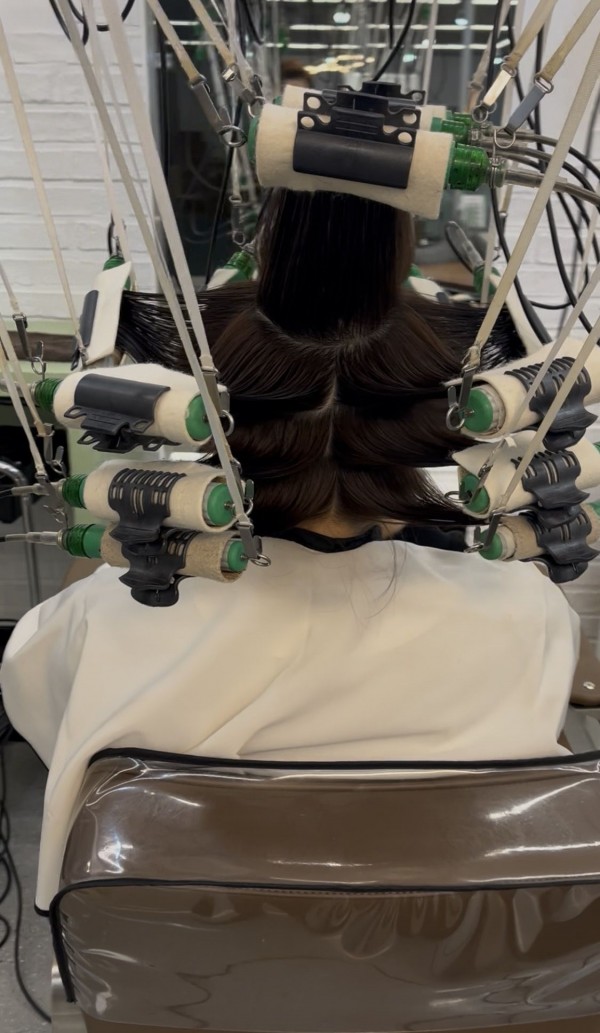 청주 복대동 미용실 레이어드 C컬펌 시술중