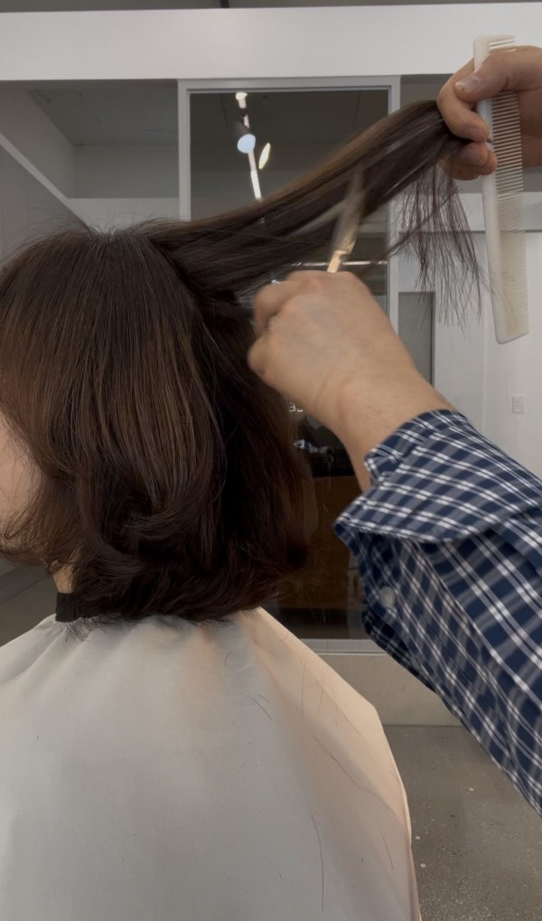 긴 얼굴형을 보완하는 레이어드 단발2