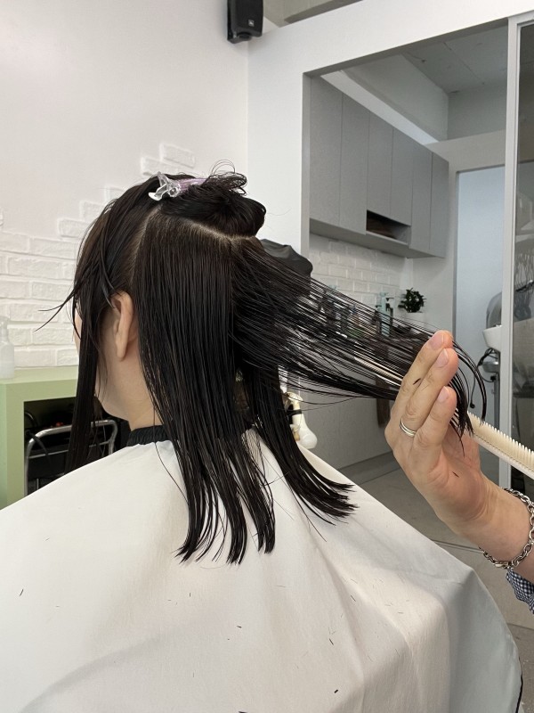 청주 복대동 미용실 미디움 레이어드컷 시술중2