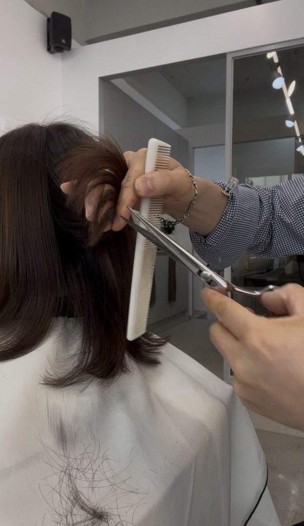 청주 복대동 미용실 미디움 레이어드컷 시술중3