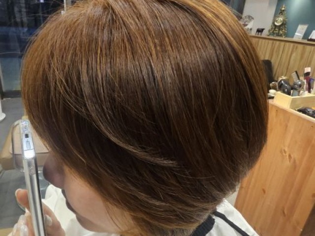 시흥 대야동 미용실에서 여자 보브컷 전체탈색까지 하신 고객님