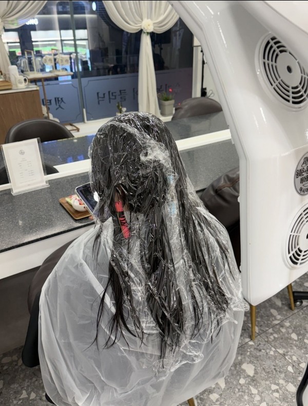 성신여대역 미용실 살롱드바이퍼스트 은비 그레이스펌 시술중2