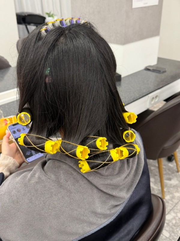 여리여리한 분위기의 정석 그레이스펌 시술중4