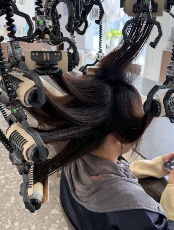 성신여대 미용실 살롱드바이퍼스트 은비 자연스럽게 예쁜 긴머리 레이어드 C컬펌 시술중5