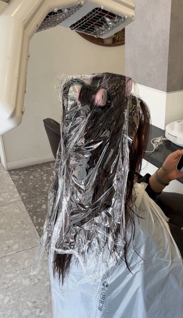 성신여대역미용실 살롱드바이퍼스트은비 분위기 전환하기 좋은 긴머리 레이어드펌 하이레이어드펌 시술중2