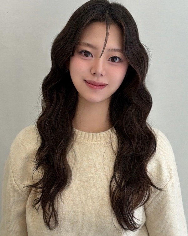성신여대 미용실 얼굴형 보완되는 러블리 긴머리펌 시술후 앞모습