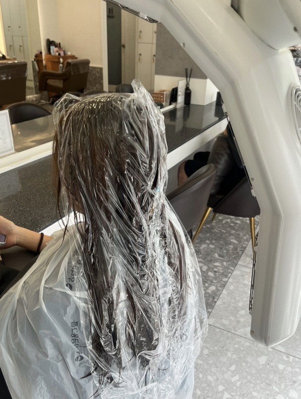 성북구미용실 살롱드바이퍼스트은비 얼굴형 보완까지 예쁜 젤리펌 시술중2