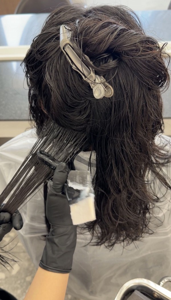 성북구미용실 살롱드바이퍼스트은비 얼굴형 보완까지 예쁜 젤리펌 시술중1