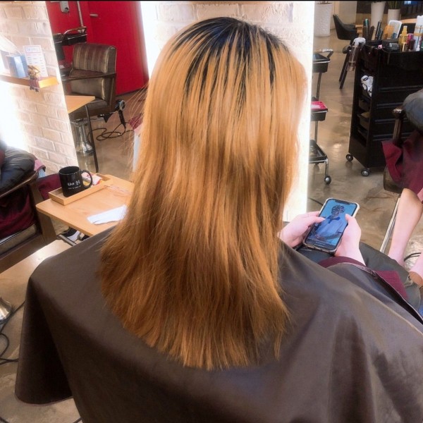 성신여대 미용실 애쉬금발스타일 시술중5