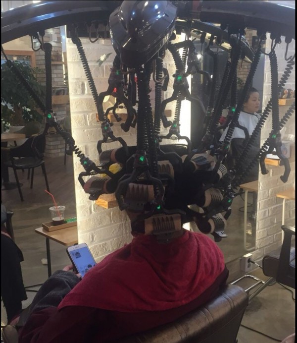 성신여대 미용실 레이어드컷과 그레이스펌 시술중1