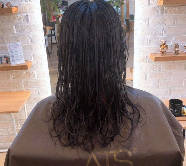 성신여대 미용실 레이어드컷과 매직셋팅 시술중2