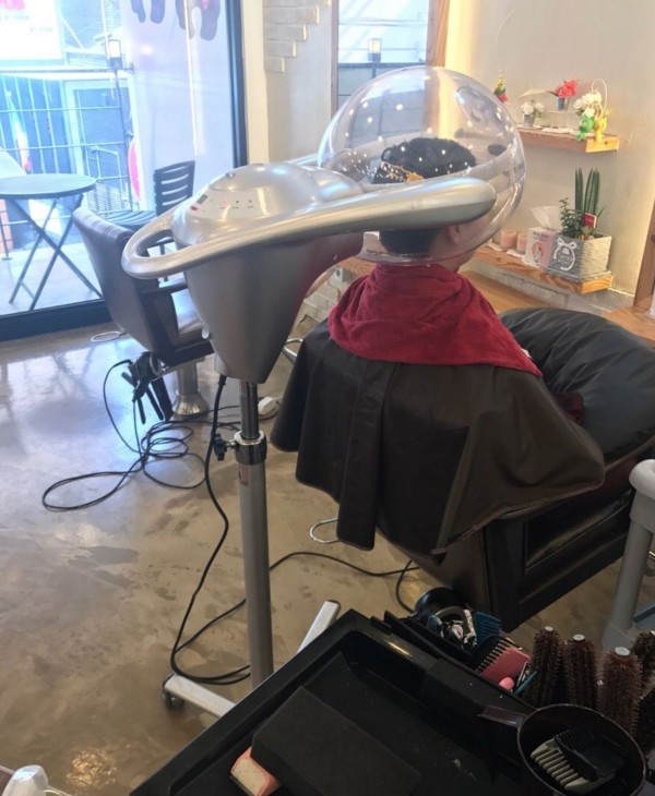 성신여대 미용실 단발패닝펌 시술중