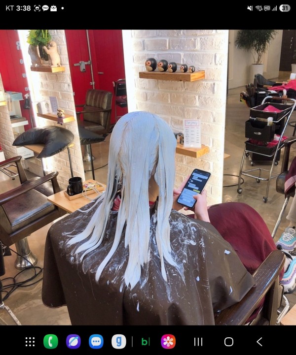 성신여대 미용실 백금발 스타일 시술중3