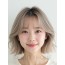애쉬 블론드 귀밑 인버티드 단발+뱅