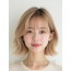 샌드 블론드 턱선 비대칭 단발+풀뱅