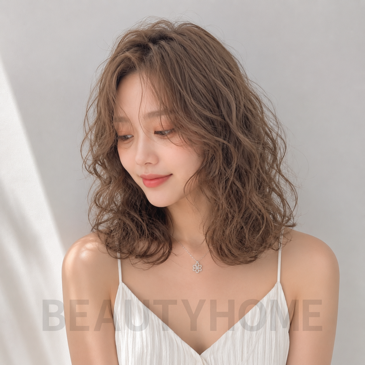 여자 중단발 히피펌 애쉬 베이지 염색
